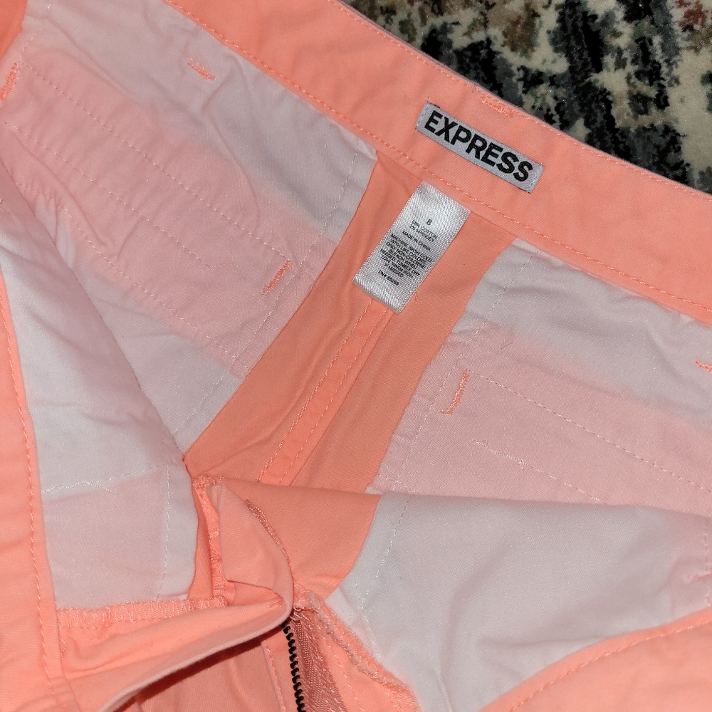 Express Shorts - Picture 5 of 5
